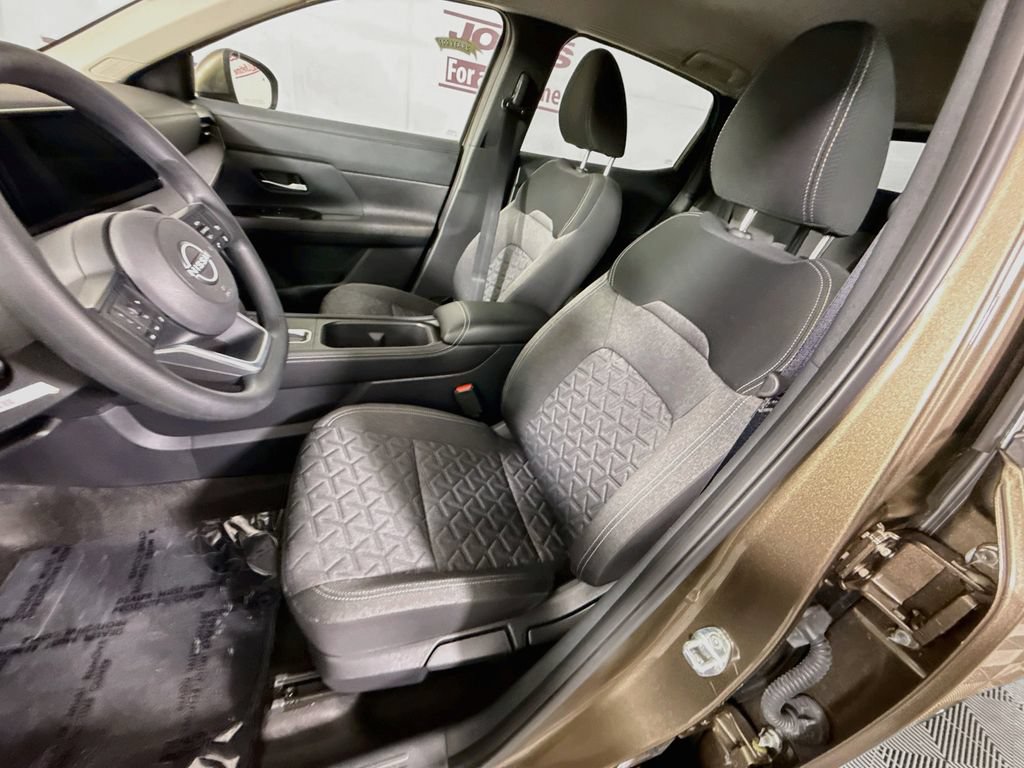 Used 2025 Nissan Kicks SV AWD/4WD image 23