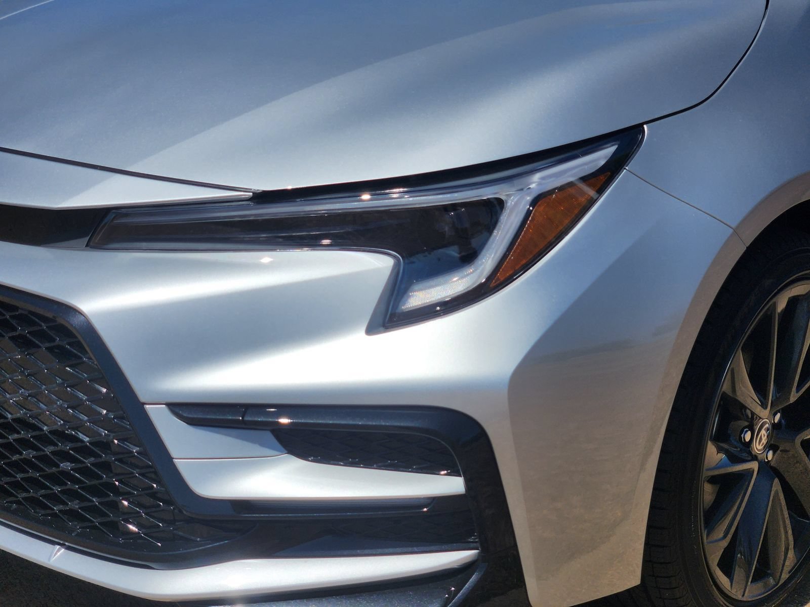 New 2026 Toyota Corolla SE w/ SE Premium Package FWD image 9