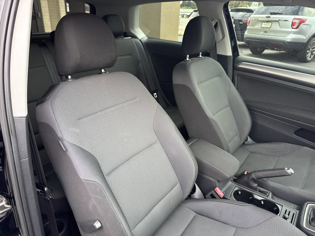 Used 2015 Volkswagen Golf Launch Edition image 18