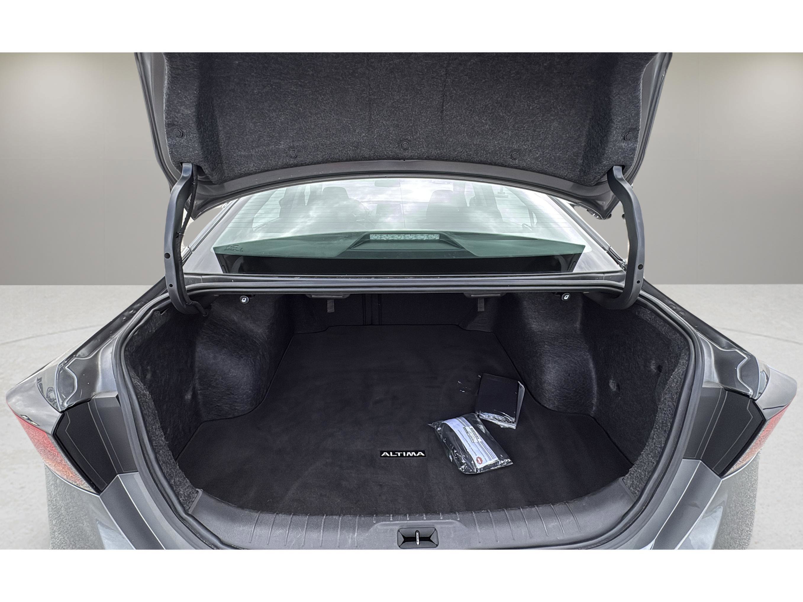 Used 2024 Nissan Altima 2.5 SV image 16