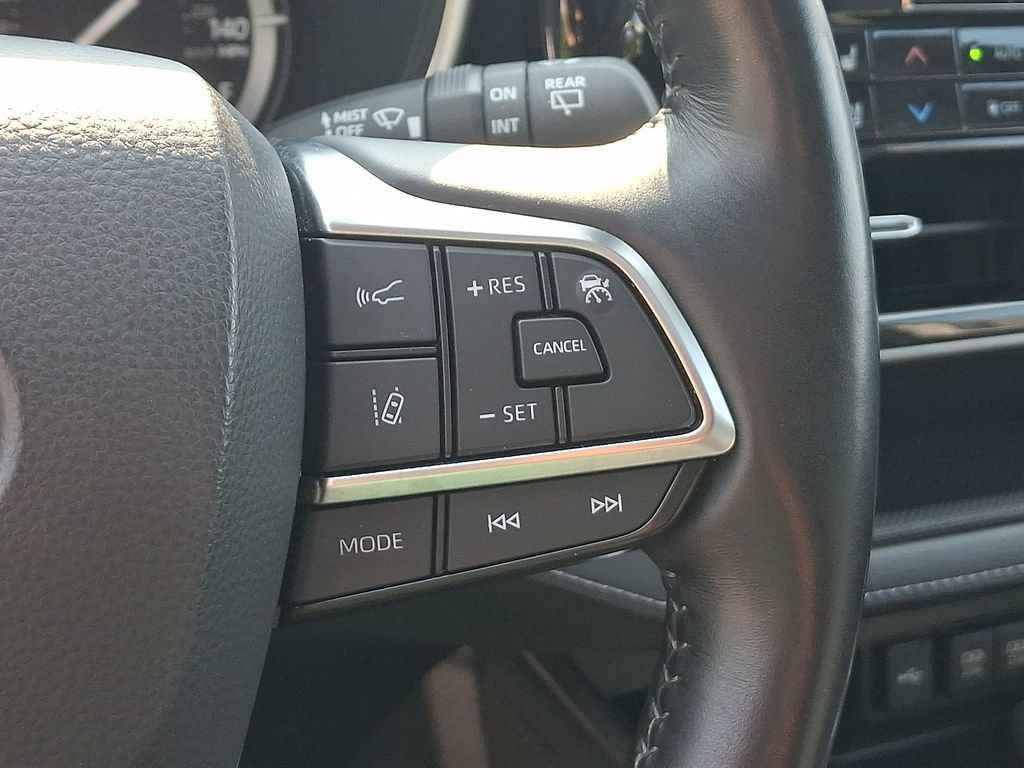 Used 2021 Toyota Highlander Limited AWD/4WD image 24