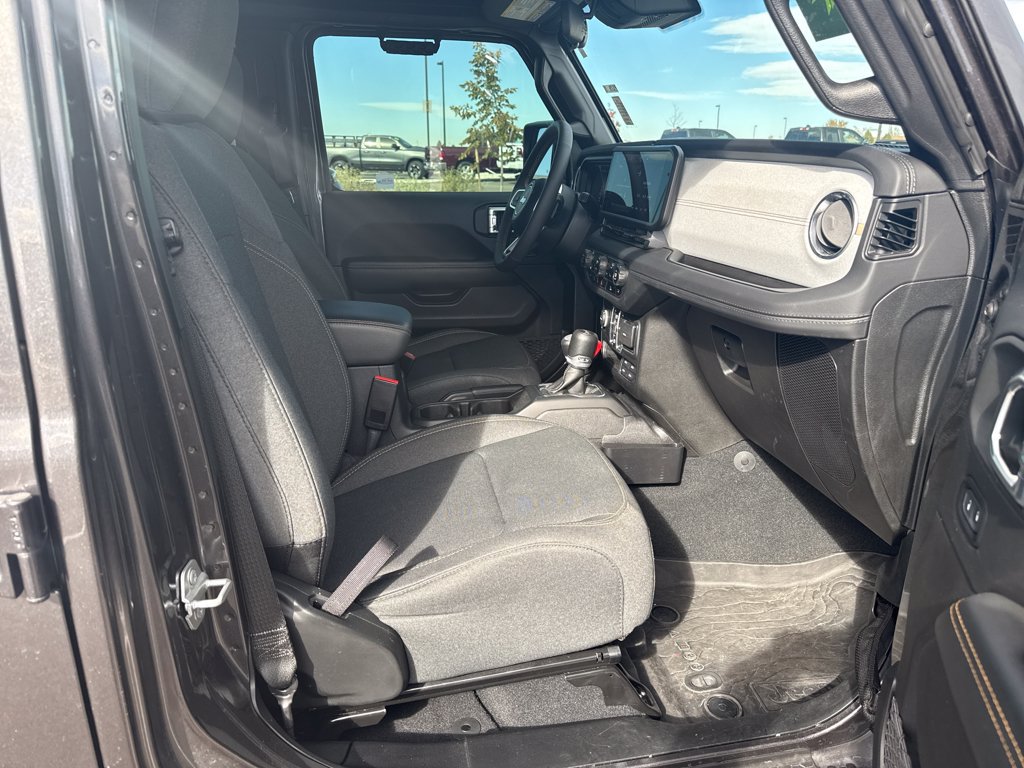 Used 2024 Jeep Wrangler Unlimited Sahara AWD/4WD image 30