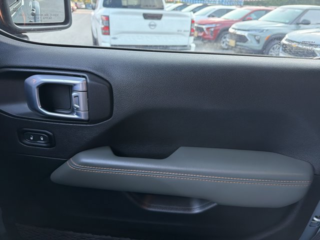 Used 2024 Jeep Gladiator Mojave AWD/4WD image 25