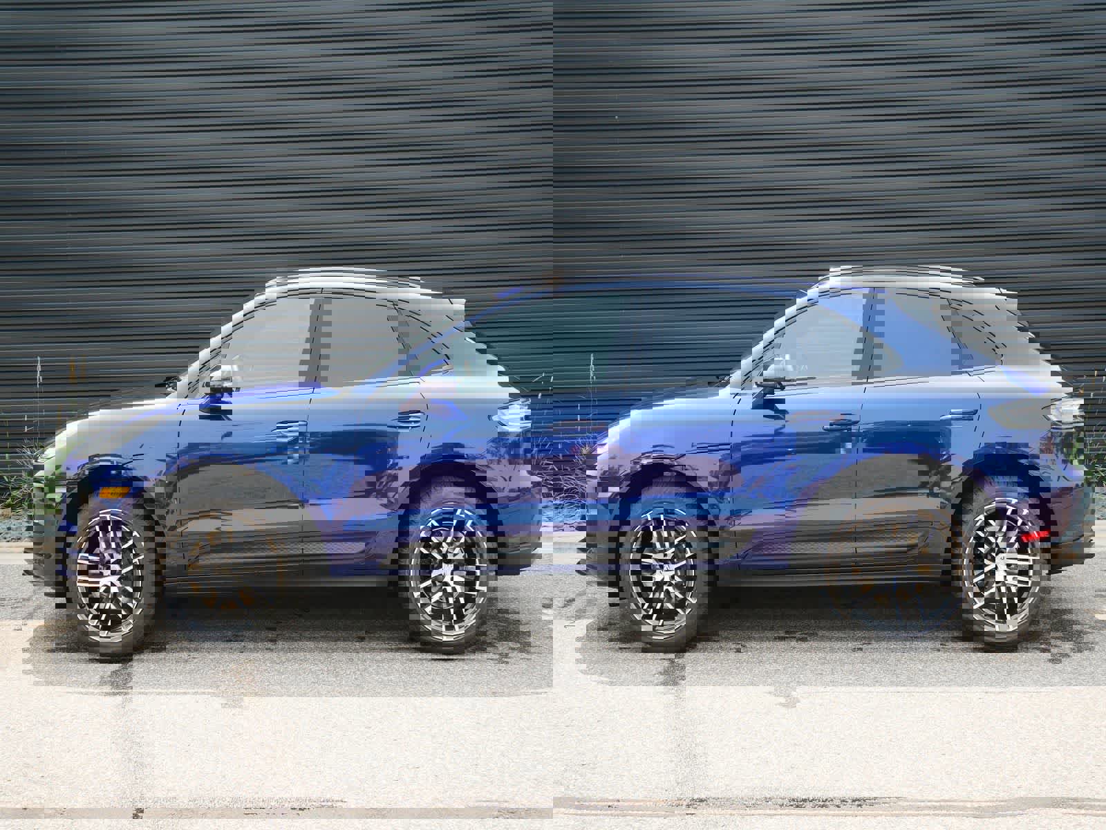 New 2025 Porsche Macan image 2