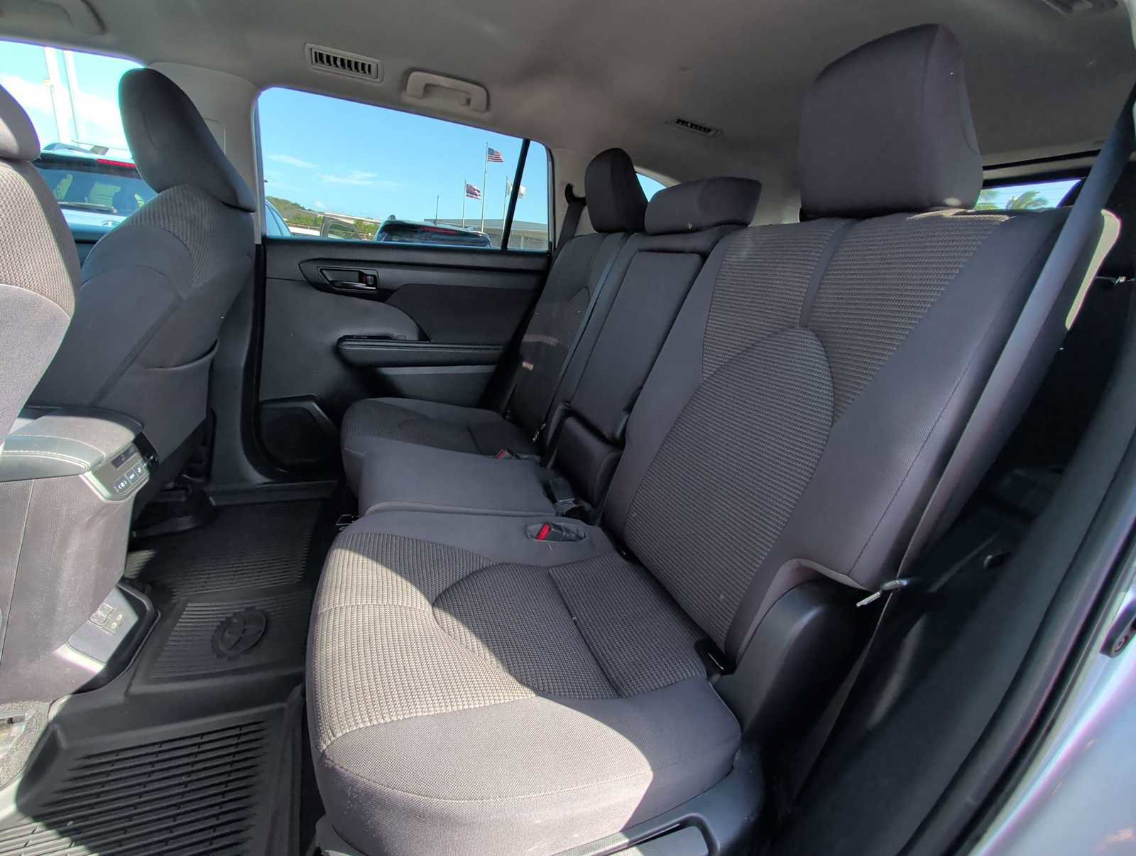 Used 2023 Toyota Highlander L image 23