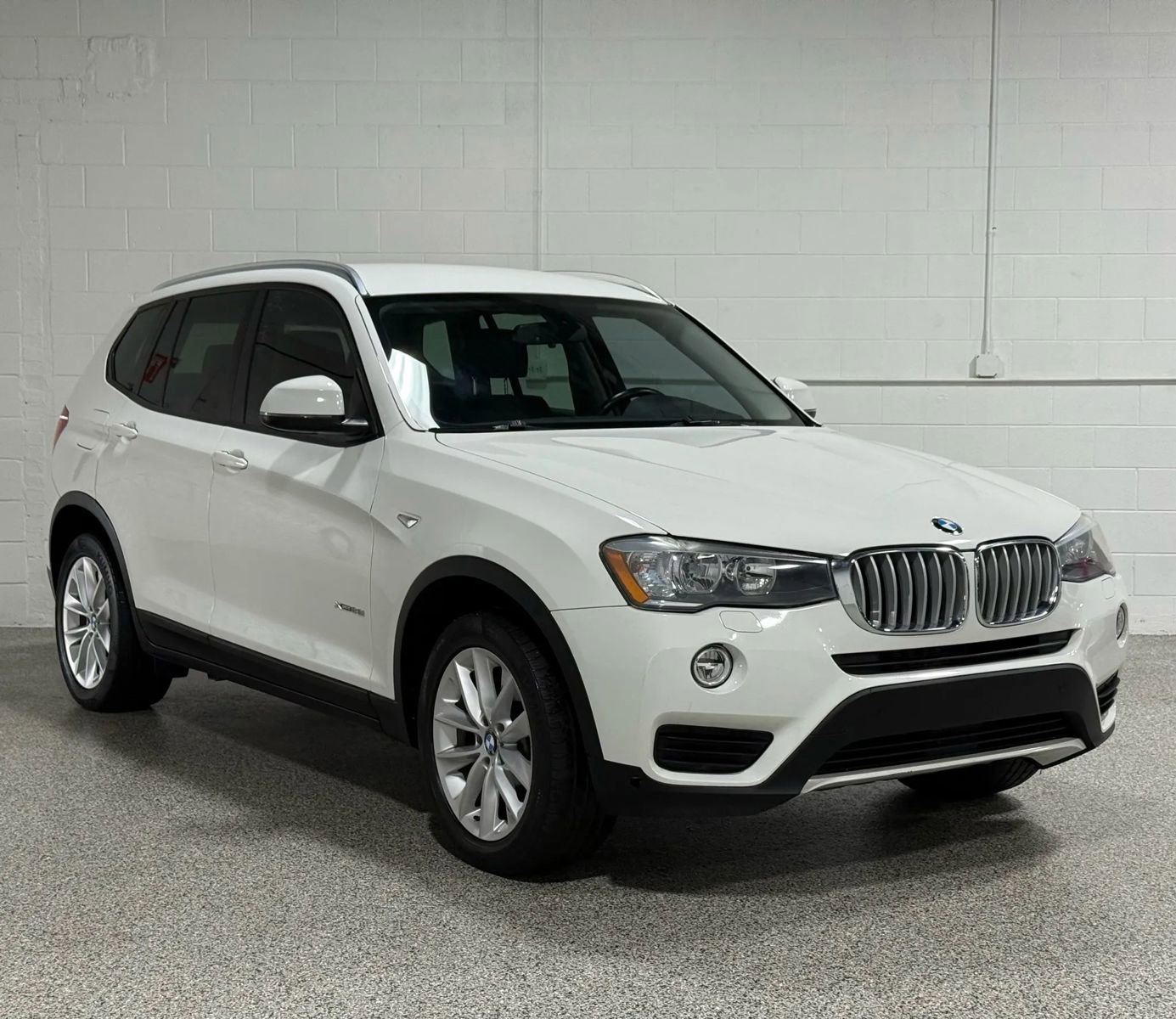 Used 2017 BMW X3 xDrive28i image 4