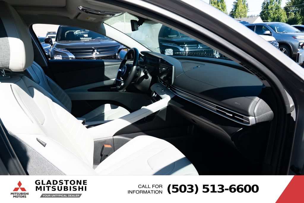 Used 2025 Hyundai Elantra Limited FWD image 23