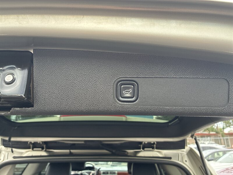 Used 2014 Chevrolet Tahoe LTZ AWD/4WD image 32