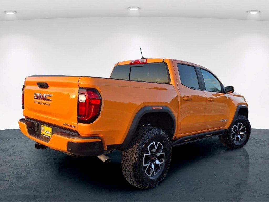 Used 2026 GMC Canyon AT4X AWD/4WD image 8