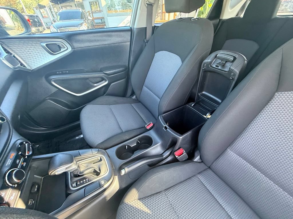Used 2023 Kia Soul LX w/ Option Group 015 FWD image 23