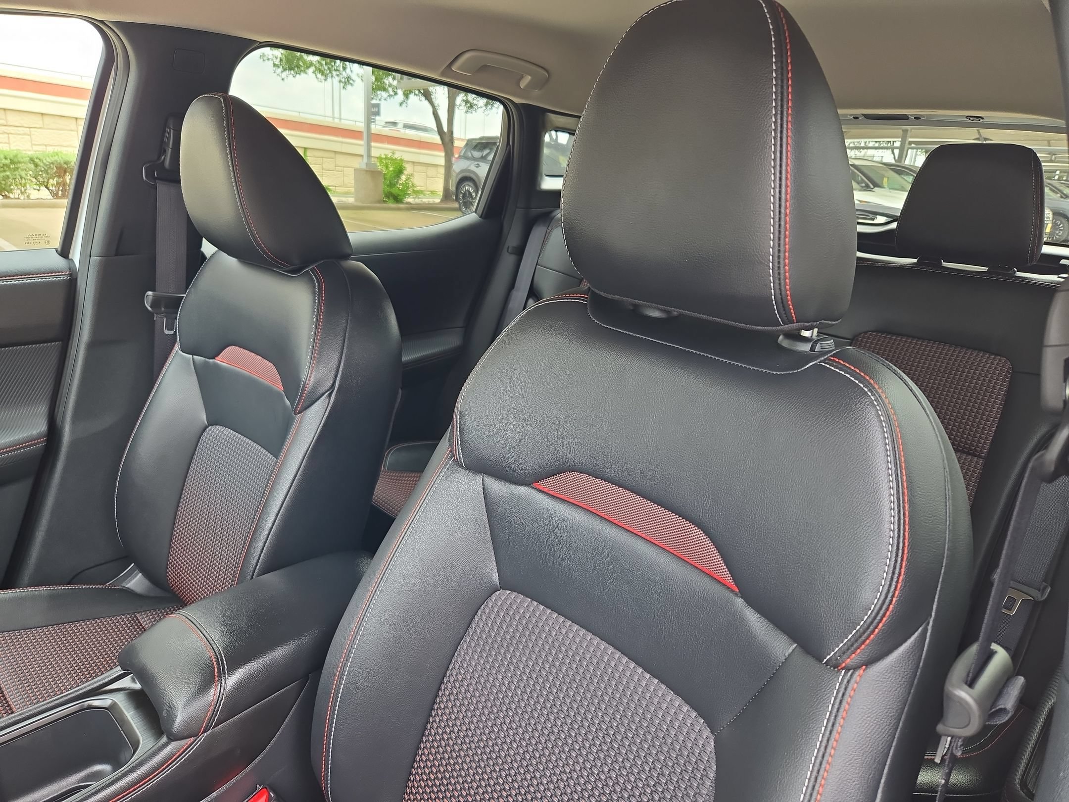 Certified 2025 Nissan Kicks SR FWD image 9
