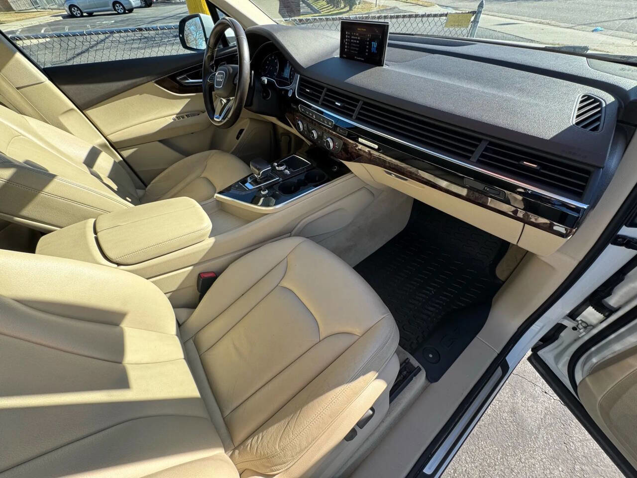 Used 2017 Audi Q7 3.0T Premium w/ Towing Package image 21