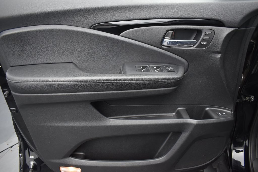 Used 2017 Honda Pilot Touring image 9