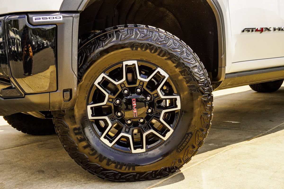 Used 2026 GMC Sierra 2500 AT4X AWD/4WD image 3