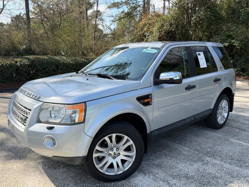 Used 2008 Land Rover LR2 SE image 2