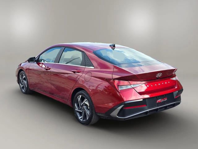 Used 2025 Hyundai Elantra SEL image 7