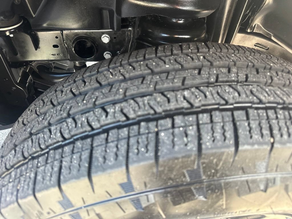 Used 2025 Jeep Wrangler Sport AWD/4WD image 33