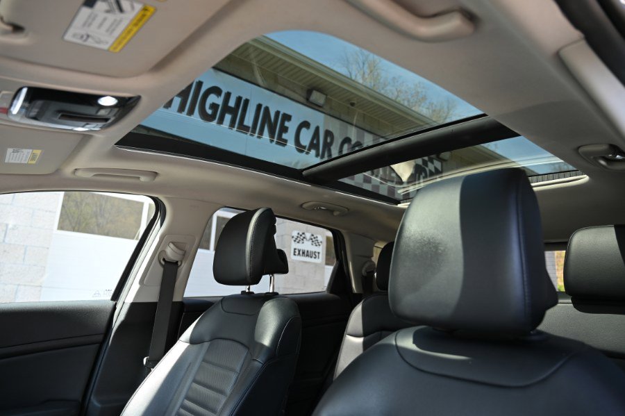 Used 2023 Kia Sportage SX AWD/4WD image 3