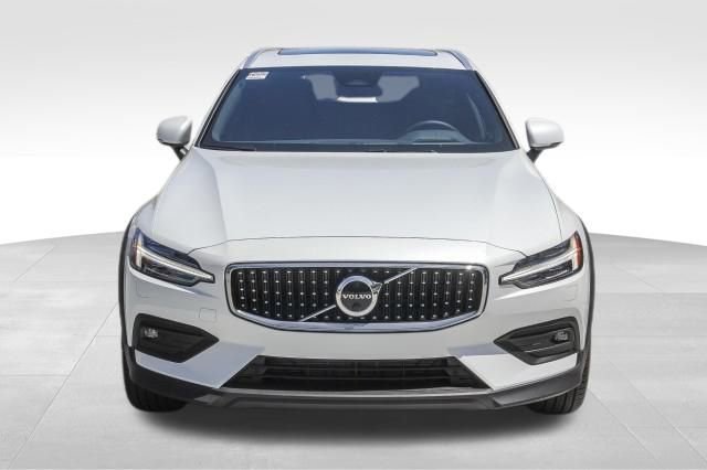 New 2025 Volvo V60 B5 Cross Country Ultra w/ Climate Package image 2
