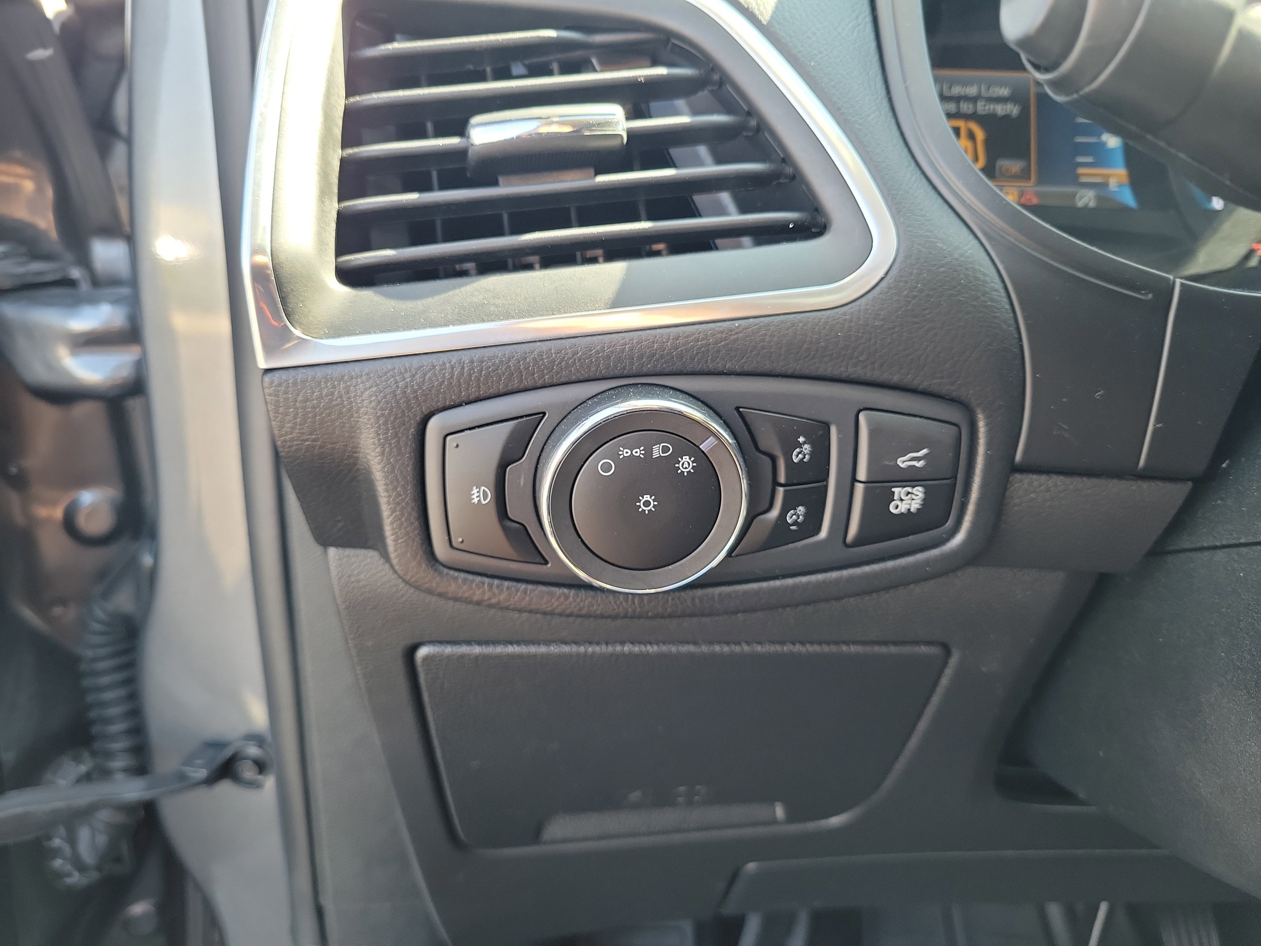 Used 2023 Ford Edge Titanium image 28