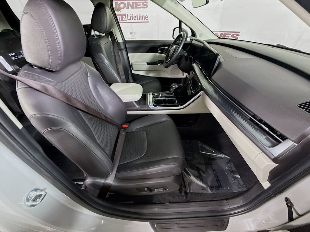 Used 2024 Kia Carnival SX Prestige FWD image 36