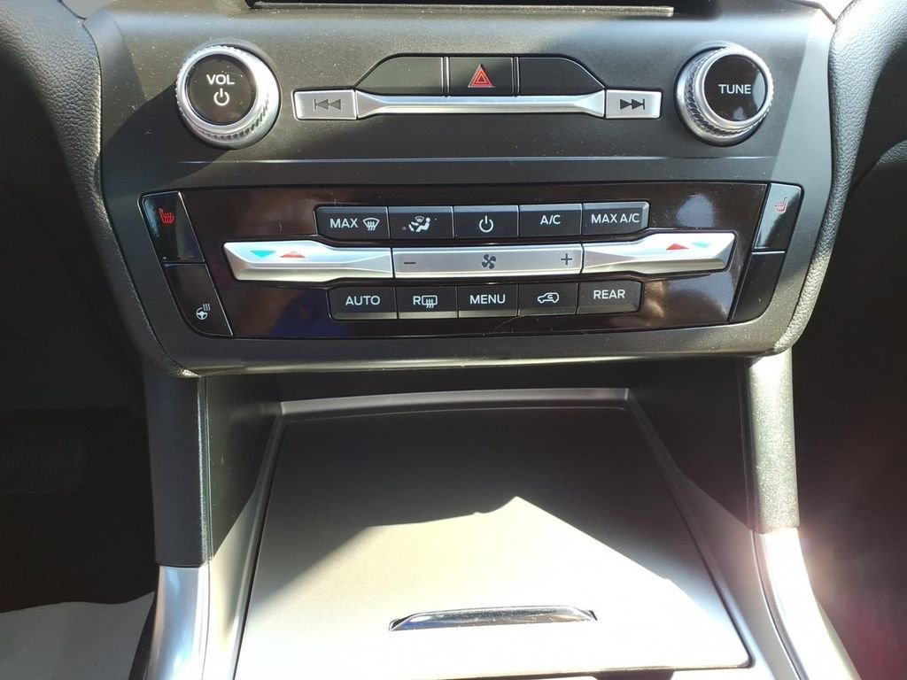 Used 2020 Ford Explorer XLT w/ Equipment Group 202A image 21