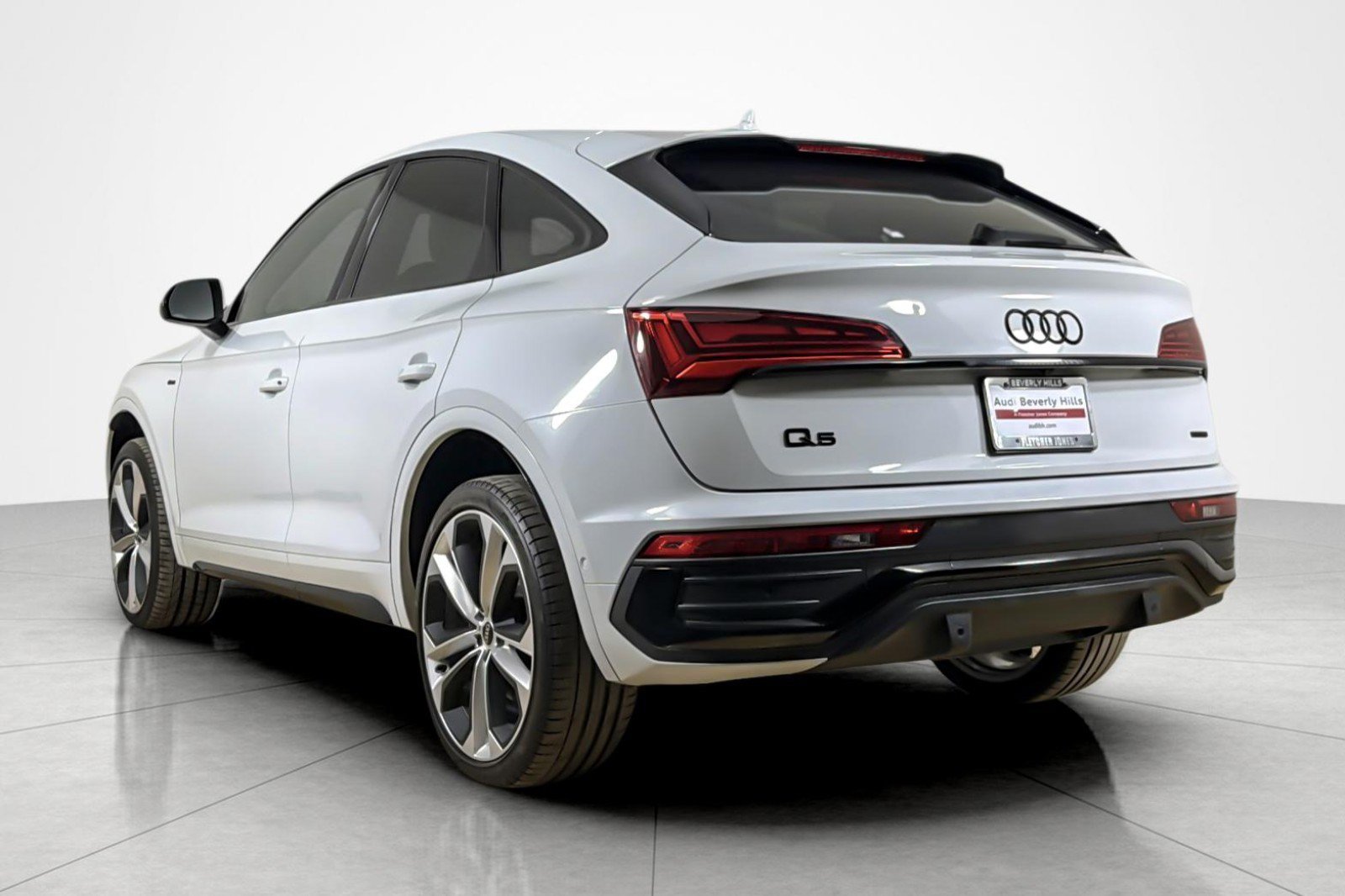 Used 2023 Audi Q5 2.0T Prestige w/ Prestige Package AWD/4WD image 3