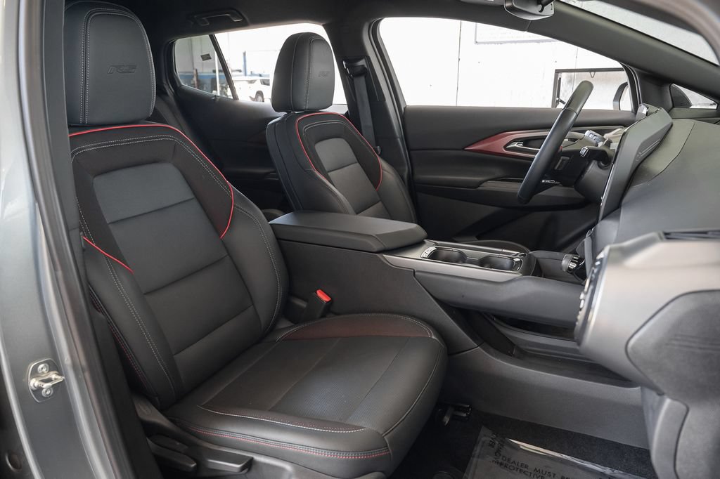 Used 2024 Chevrolet Equinox EV RS FWD image 37