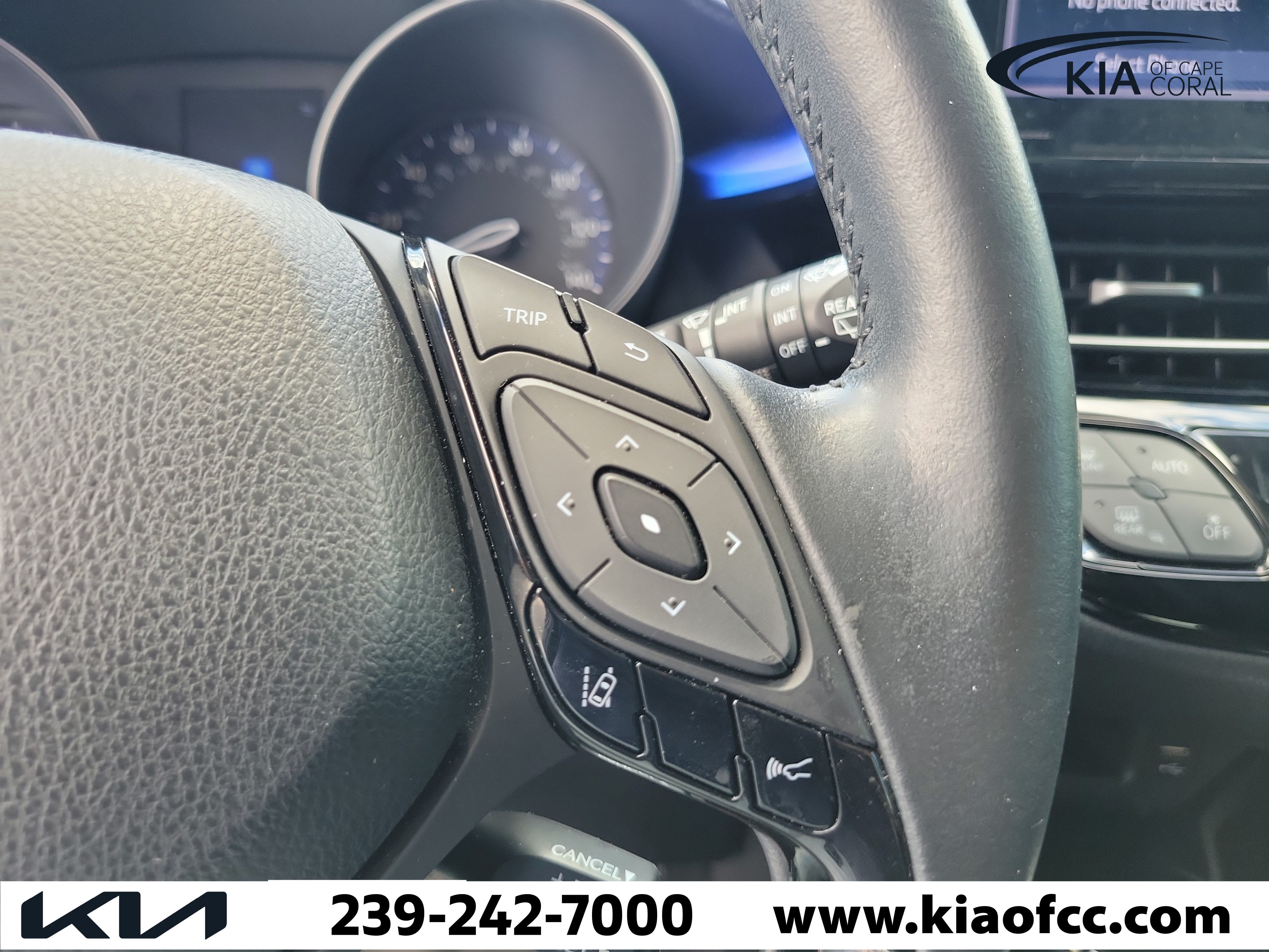 Used 2020 Toyota C-HR XLE FWD image 24
