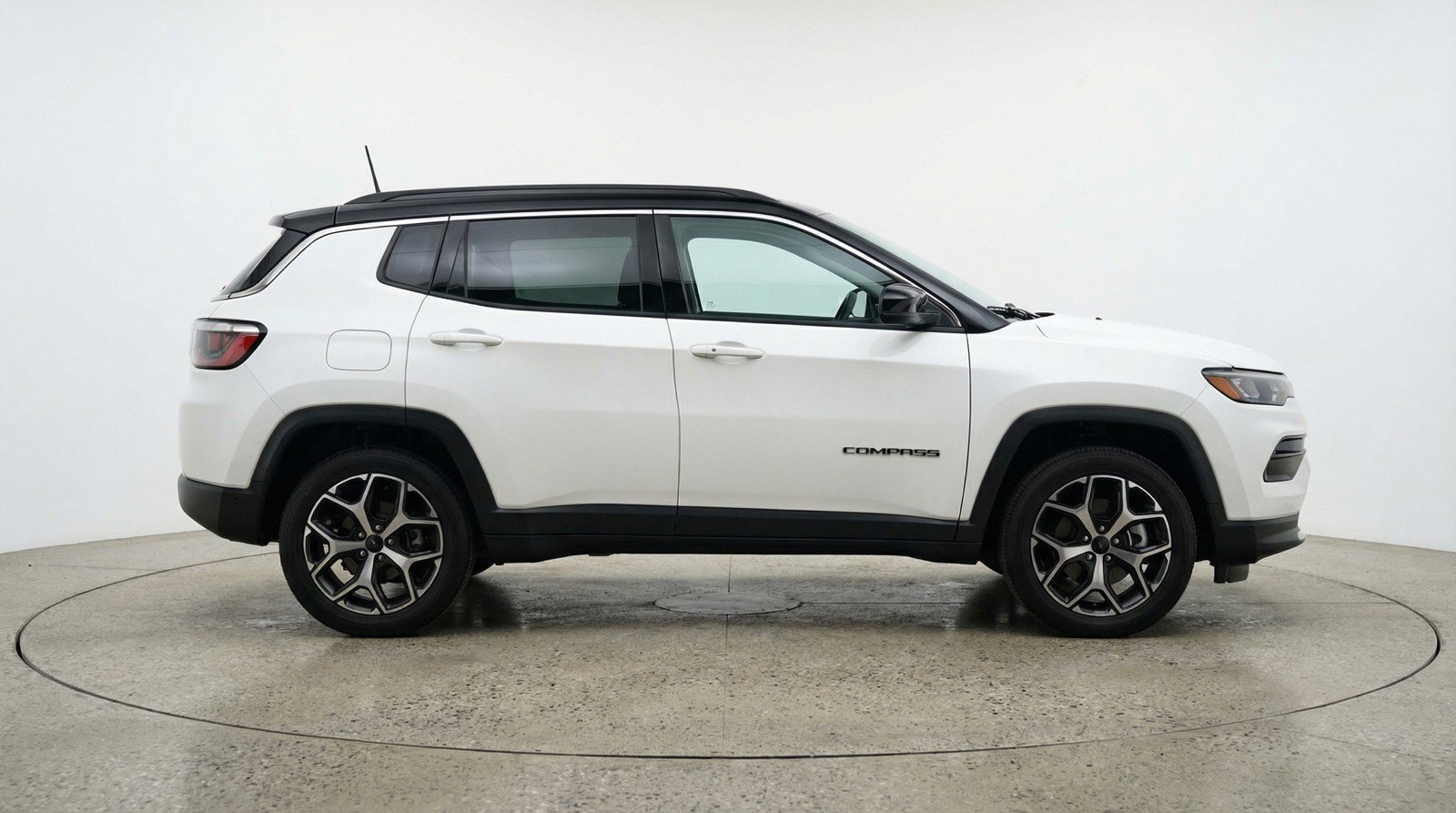 Used 2025 Jeep Compass Limited image 11