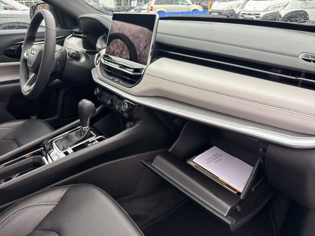 Certified 2025 Jeep Compass Limited w/ Sun & Sound Group image 22