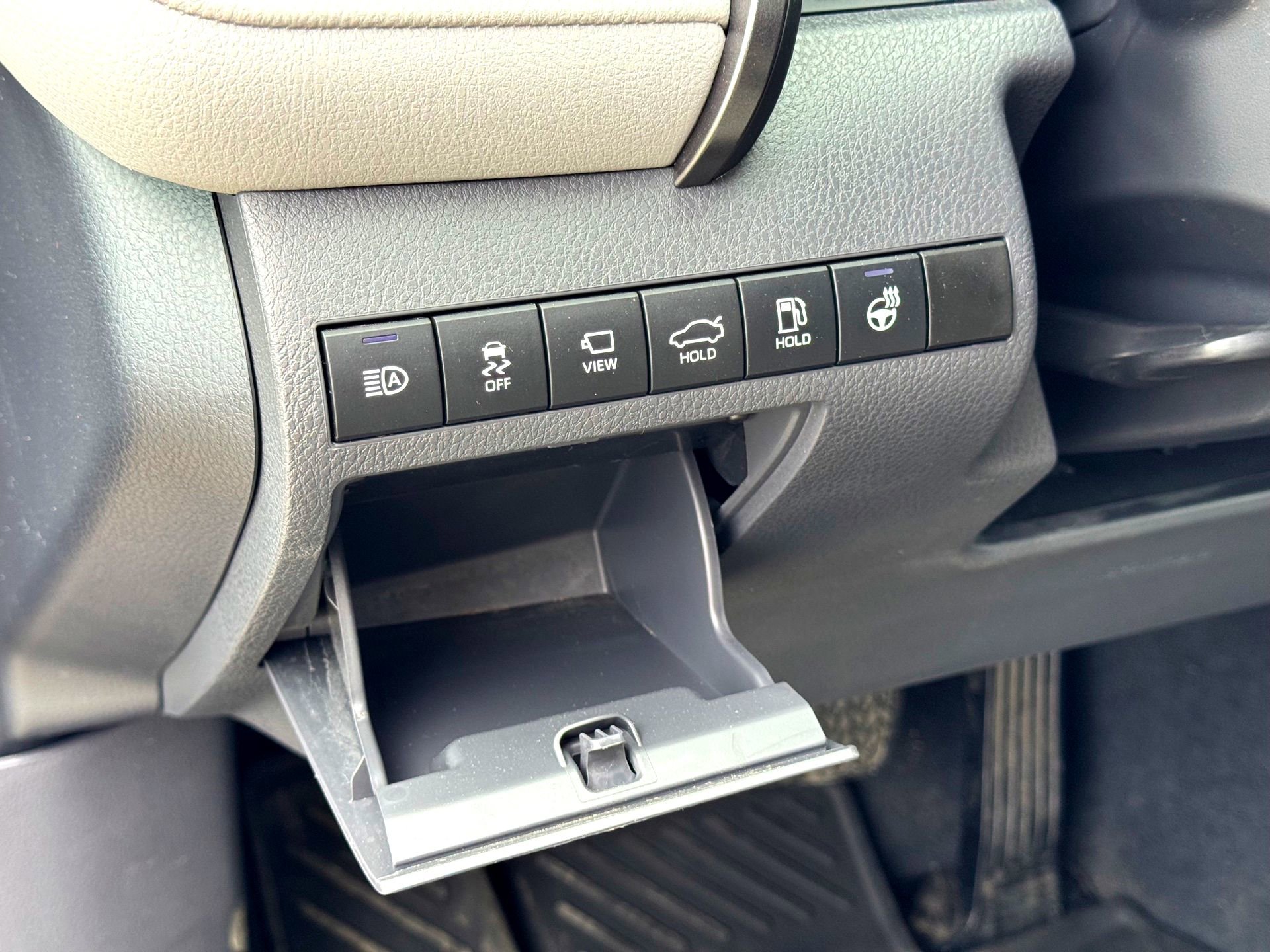 Used 2024 Toyota Camry XSE w/ Navigation Package image 15