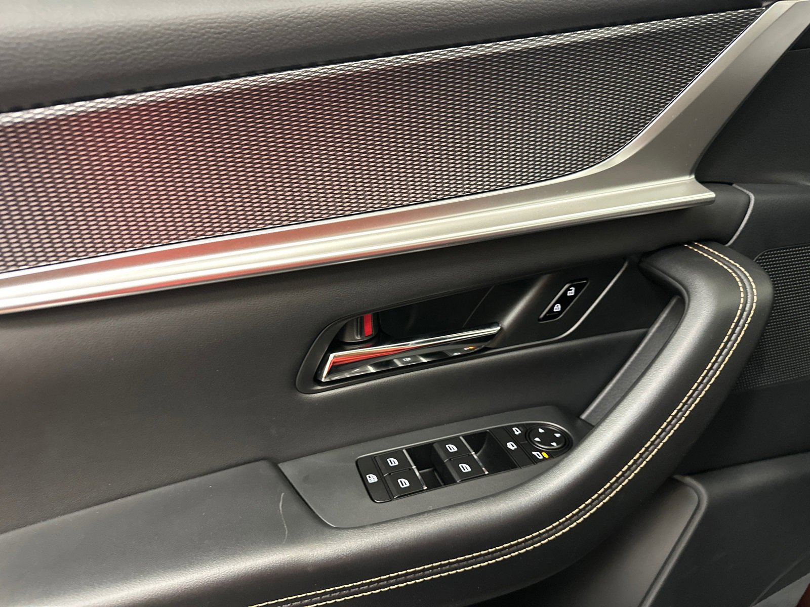 New 2025 MAZDA CX-90 Plug-In Hybrid w/ Premium Plus image 39