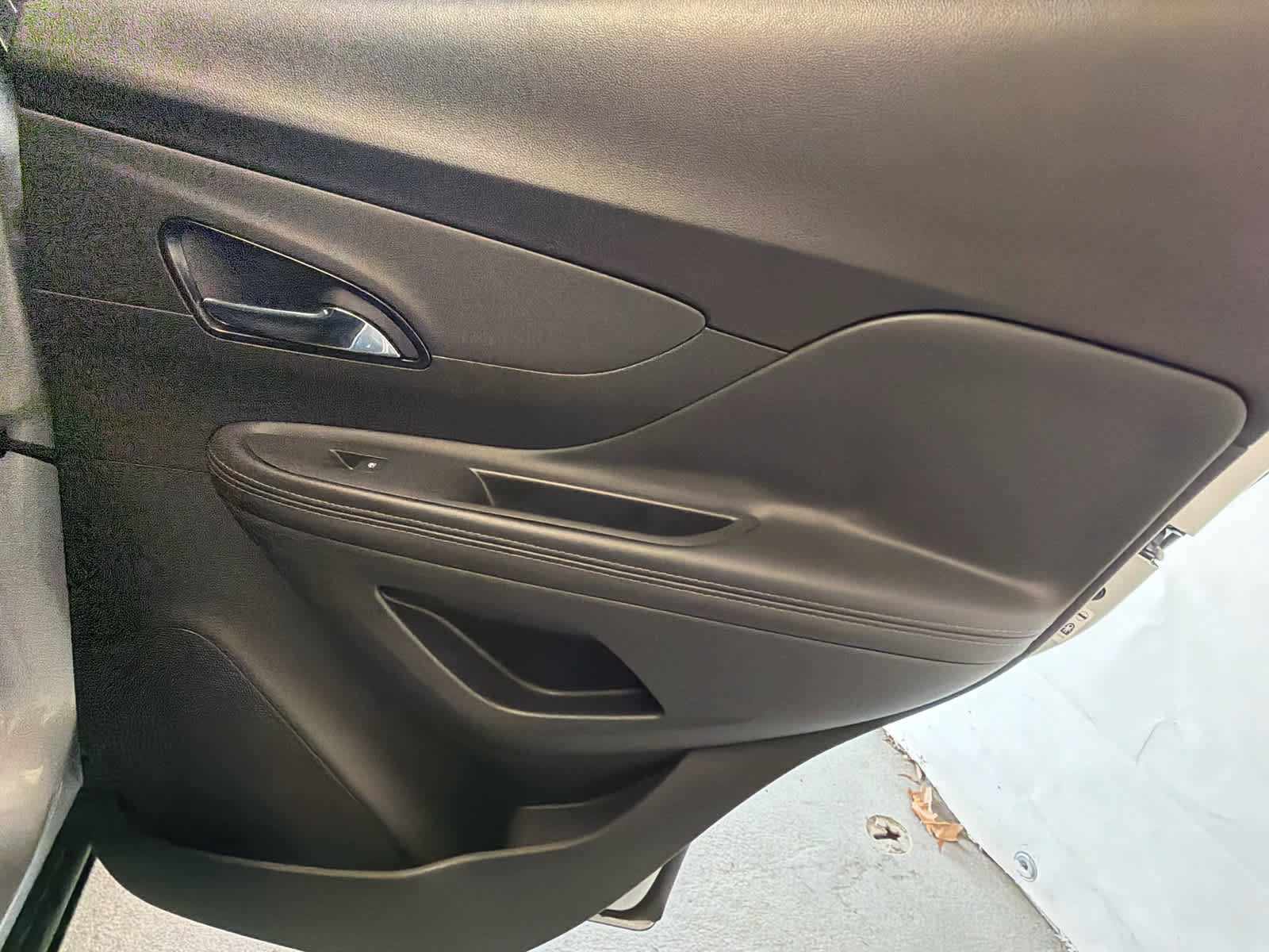 Used 2021 Buick Encore Preferred image 31