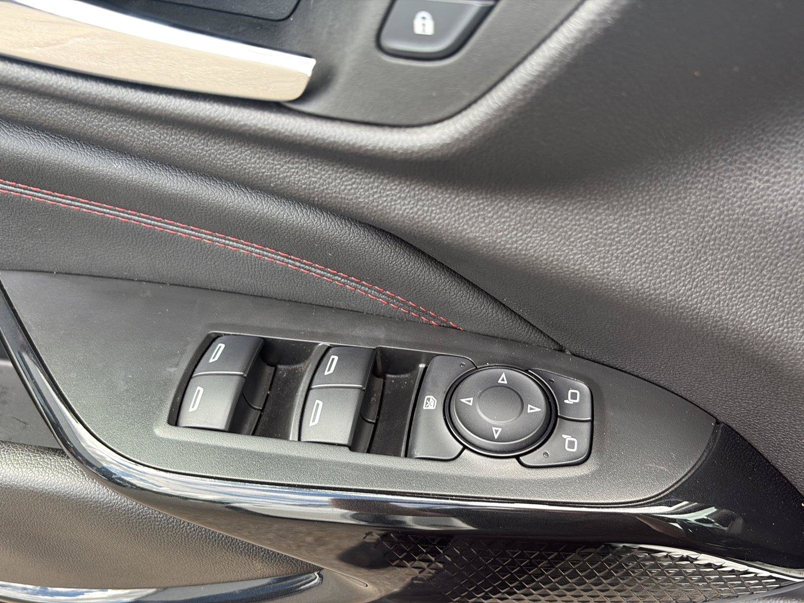 Used 2025 Chevrolet Trax RS FWD image 29