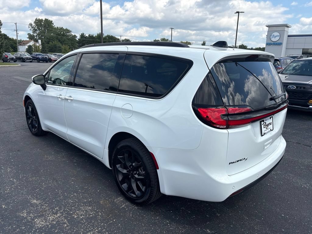 Used 2023 Chrysler Pacifica Touring-L w/ S Appearance Package AWD/4WD image 5