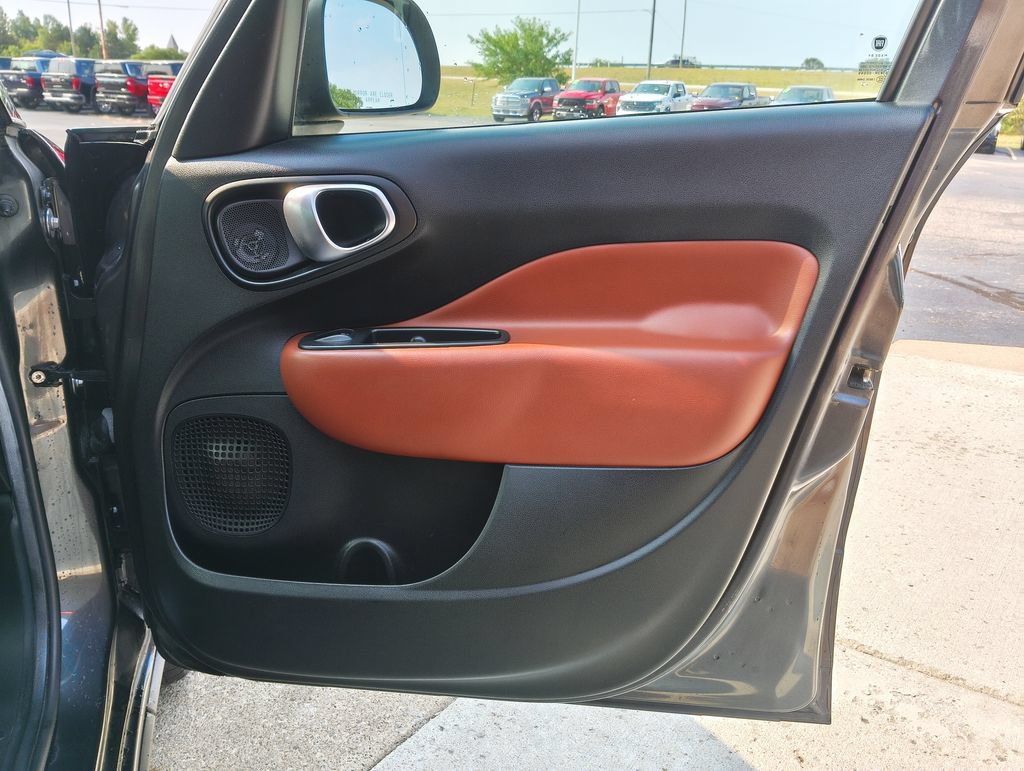 Used 2014 FIAT 500L Trekking w/ Popular Equipment Group FWD image 19