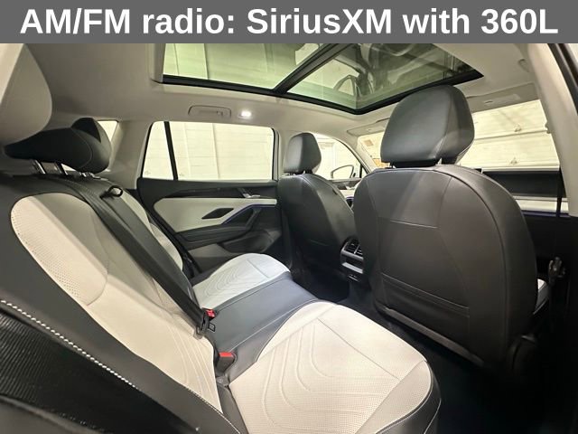 Used 2025 Volkswagen Tiguan SE image 16