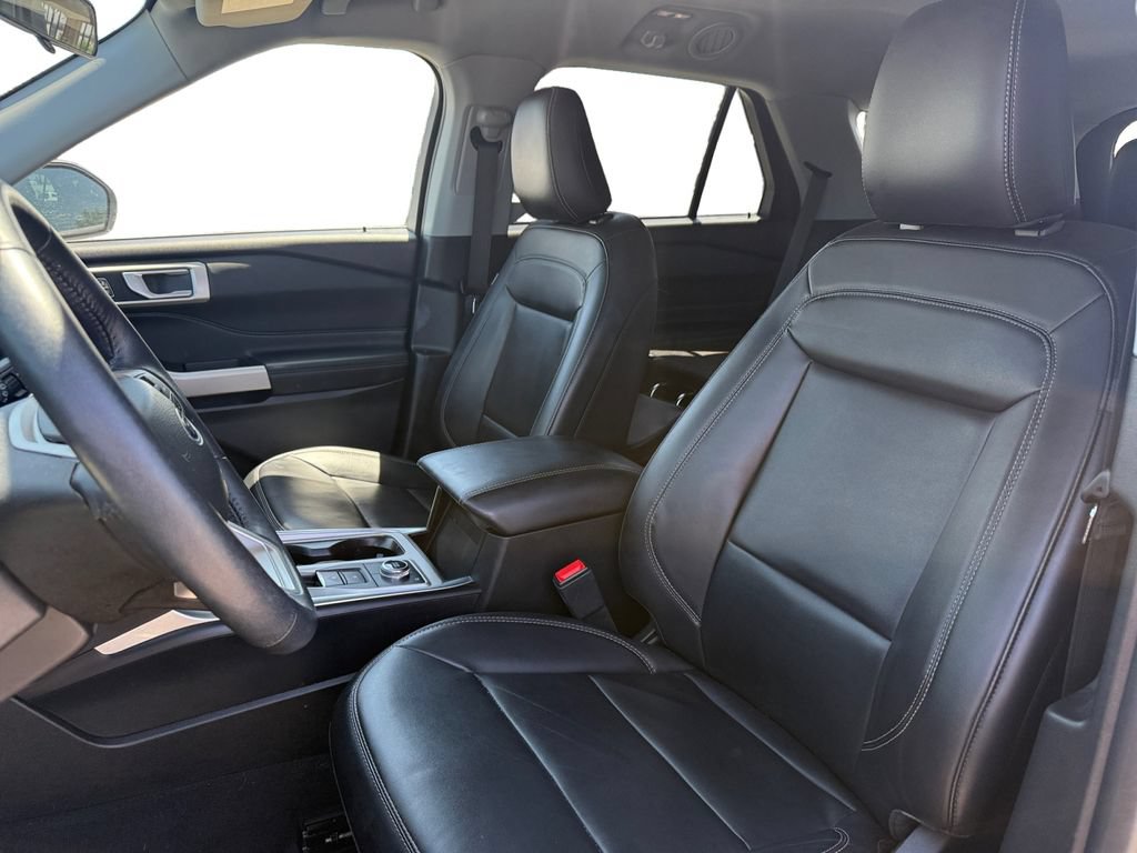 Used 2023 Ford Explorer XLT w/ Equipment Group 202A AWD/4WD image 7