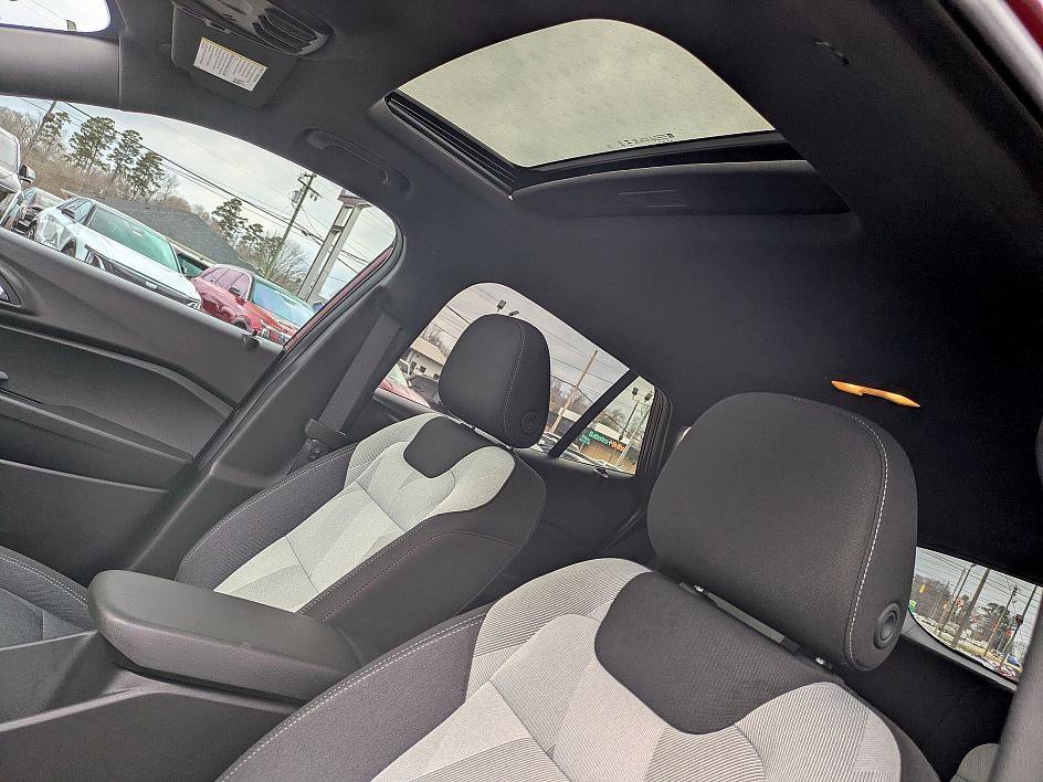 Certified 2025 Chevrolet Trax RS w/ Sunroof Package image 12