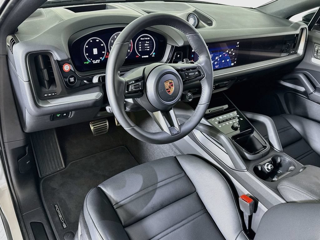 Certified 2026 Porsche Cayenne E-Hybrid Coupe AWD/4WD image 4