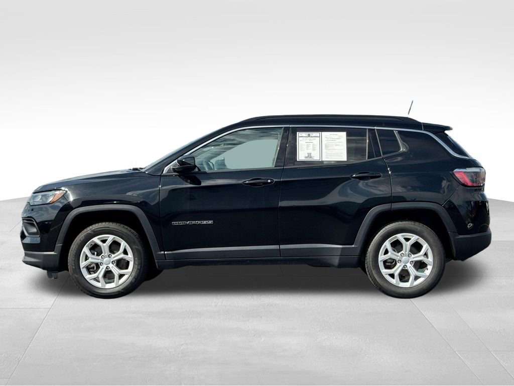 Used 2024 Jeep Compass Latitude AWD/4WD image 4