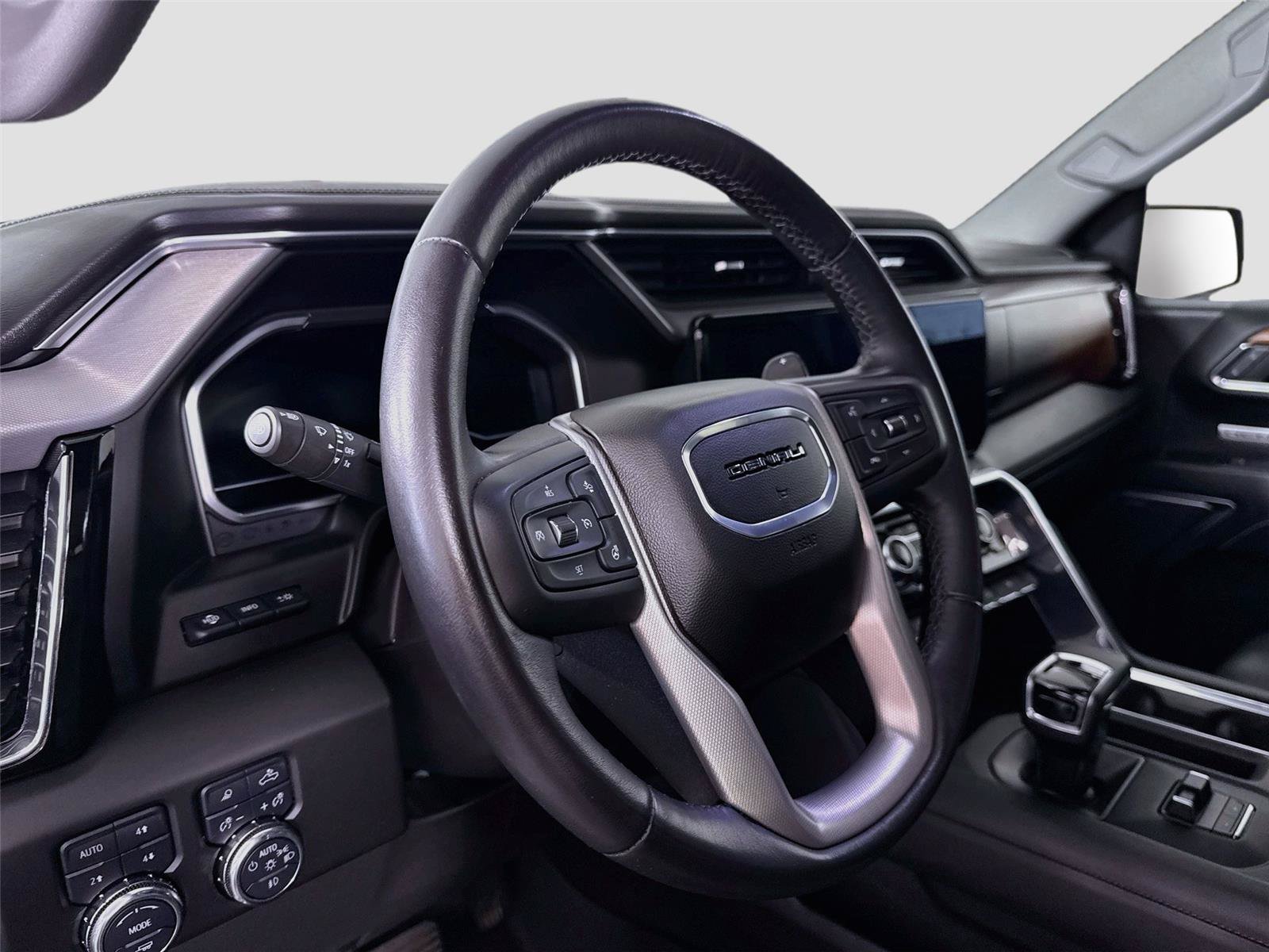 Used 2023 GMC Sierra 1500 Denali w/ Denali Reserve Package AWD/4WD image 3