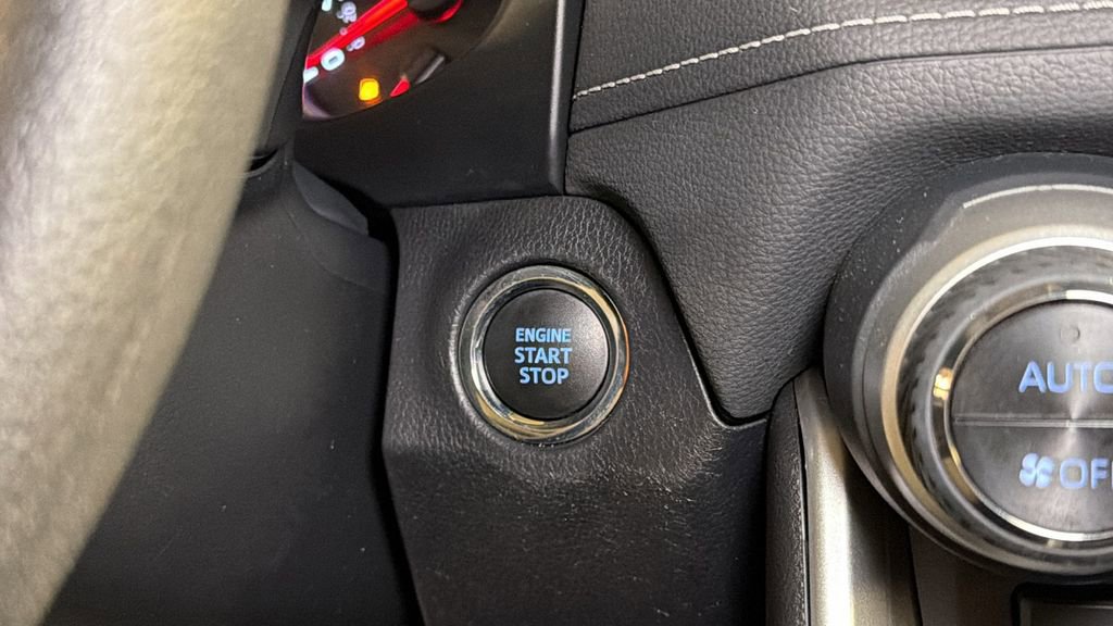 Used 2021 Toyota RAV4 XLE w/ Convenience Package image 30