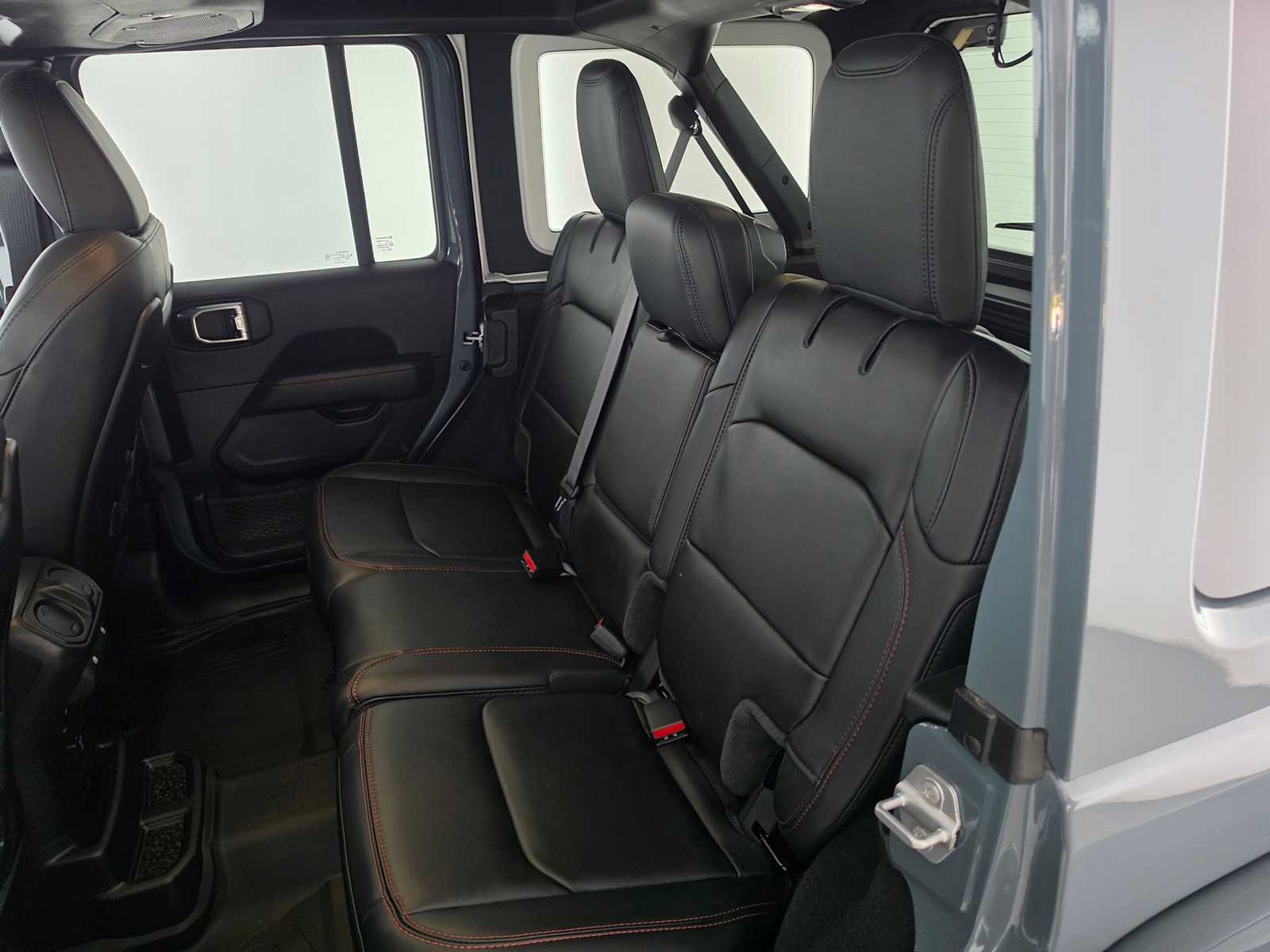 Used 2025 Jeep Wrangler Unlimited Rubicon AWD/4WD image 17