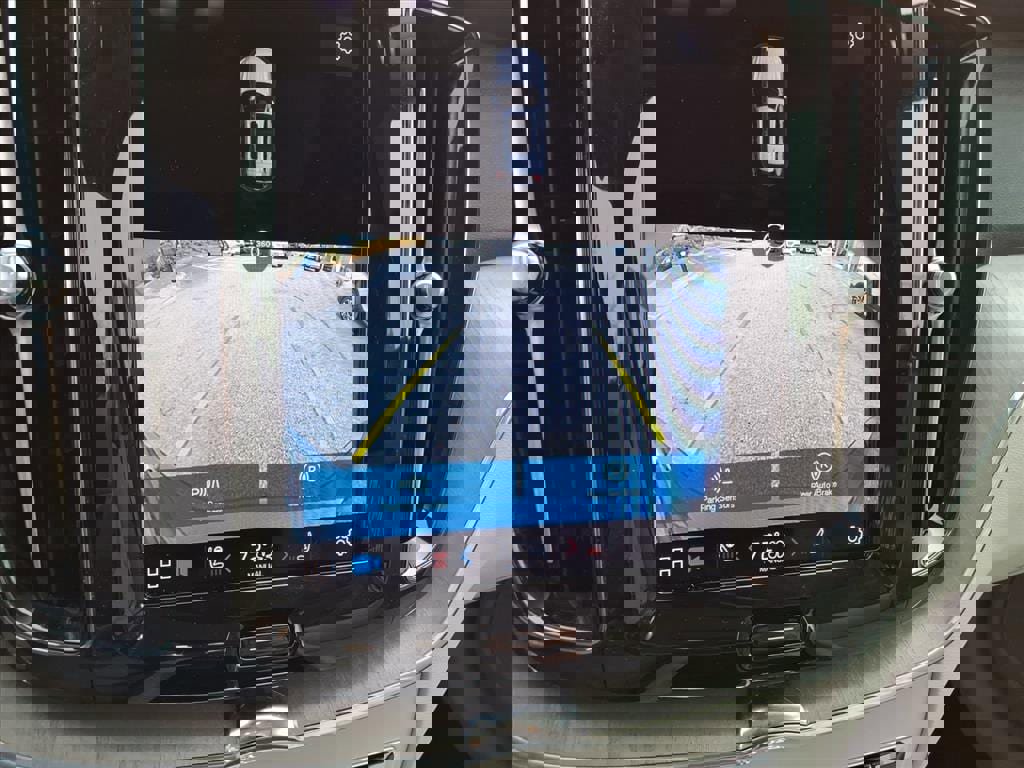 Certified 2023 Volvo XC60 B5 Plus w/ Climate Package image 21