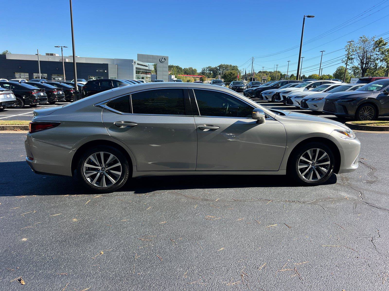 Used 2019 Lexus ES 350 w/ Accessory Package FWD image 4