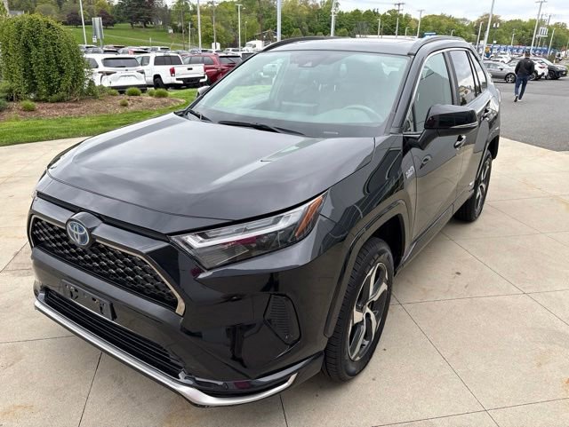 Used 2023 Toyota RAV4 SE w/ Weather & Moonroof Package AWD/4WD image 3