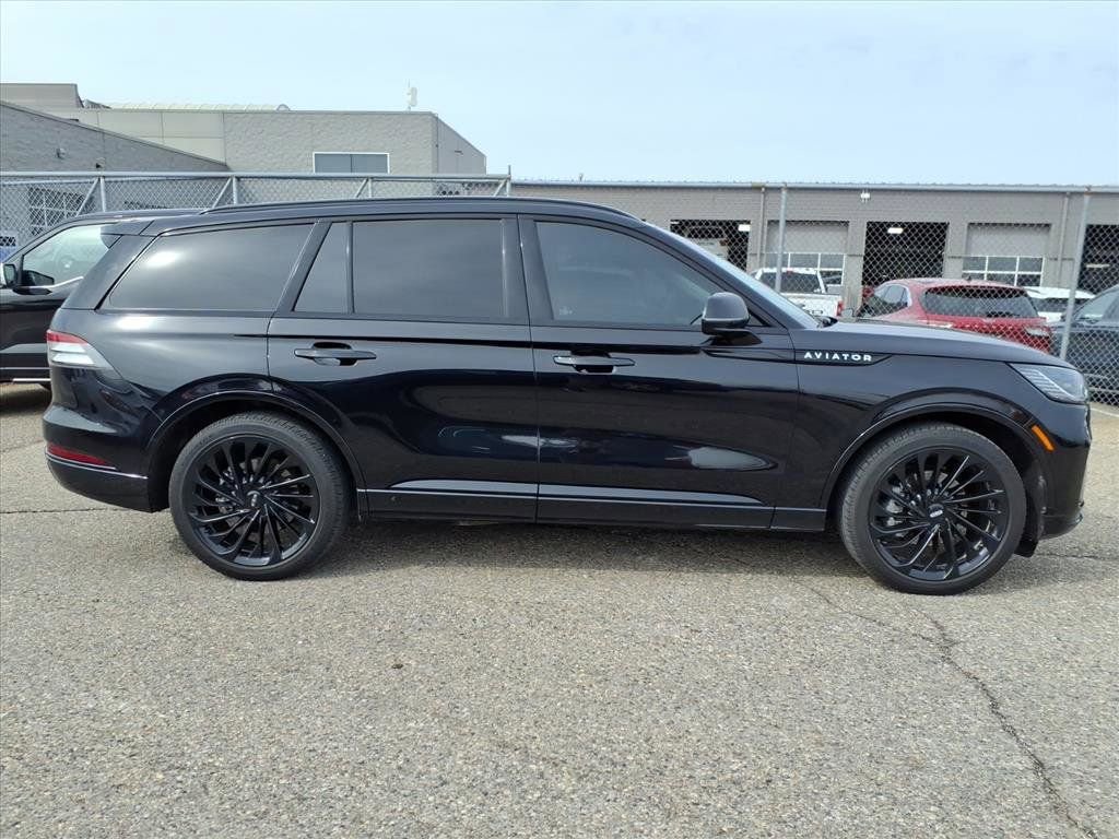 Used 2025 Lincoln Aviator Reserve w/ Equipment Group 201A image 6