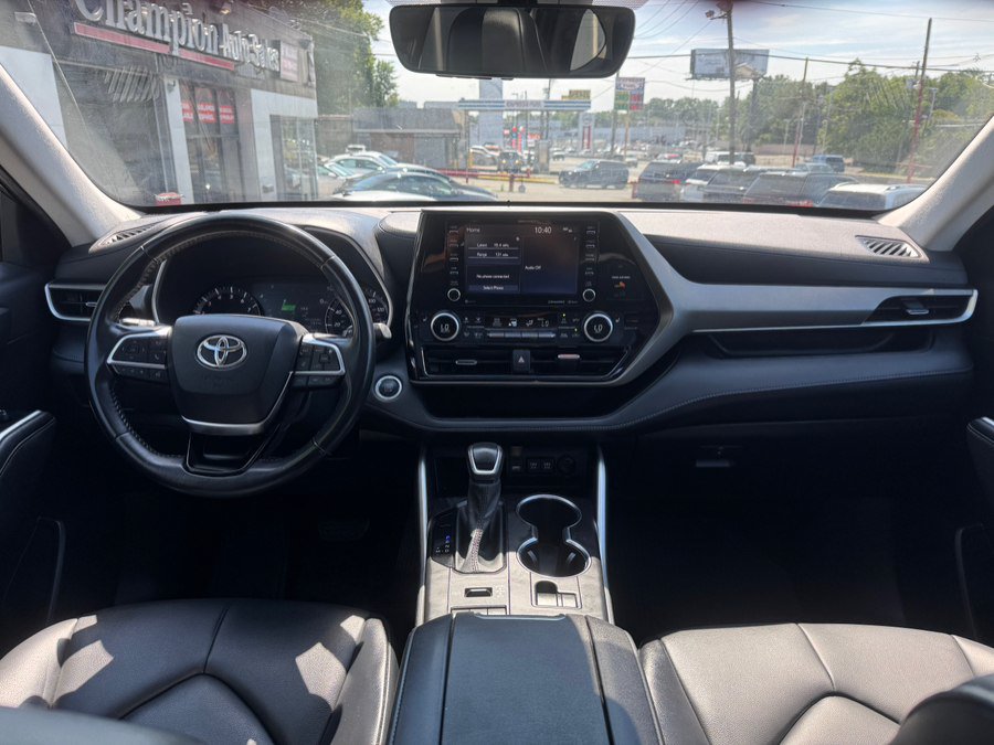 Used 2021 Toyota Highlander XLE AWD/4WD image 45